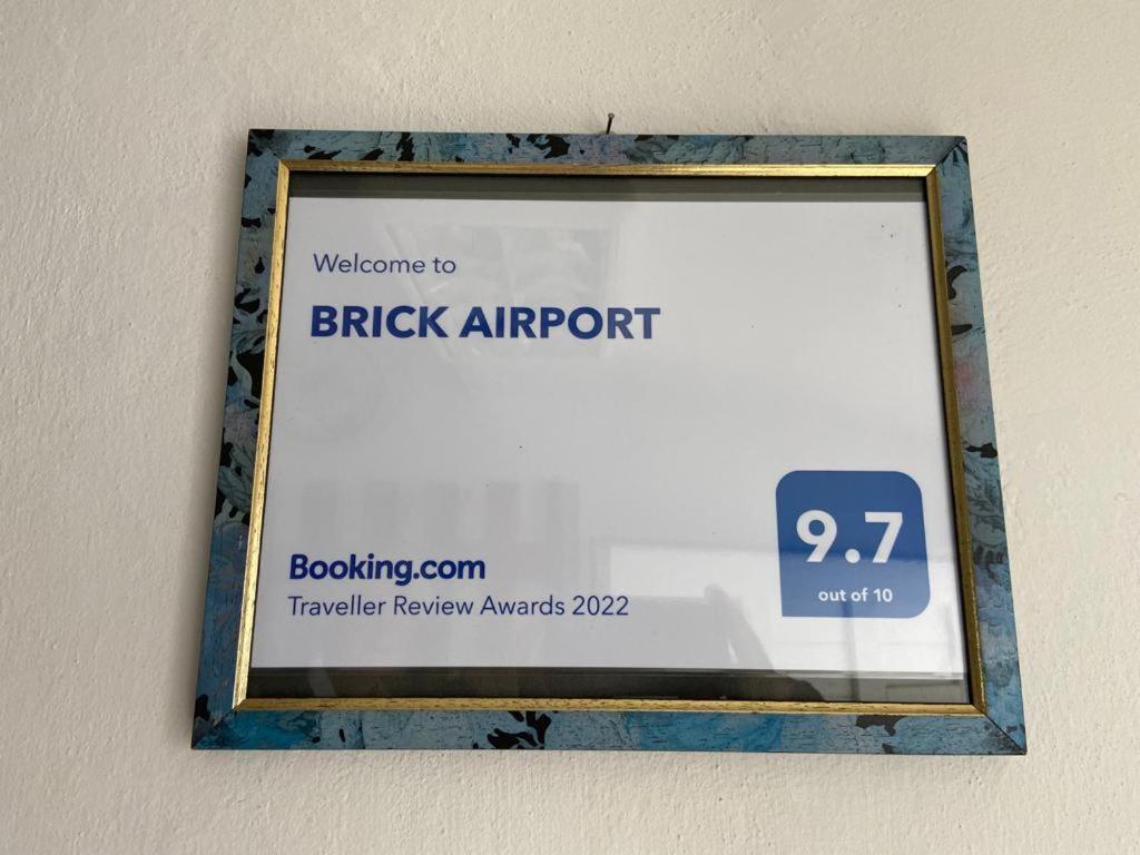 Brick Airport Apartment Cristian  Exterior photo
