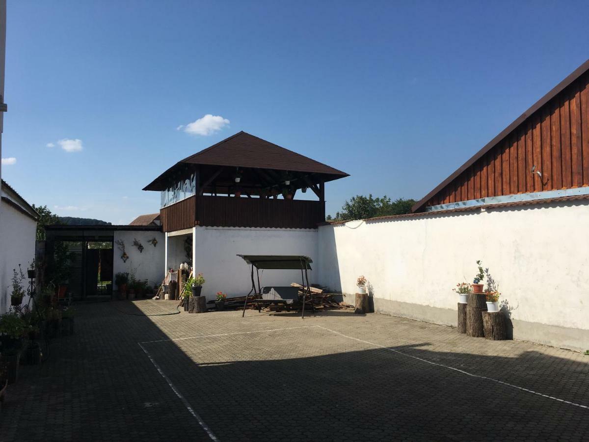 Brick Airport Apartment Cristian  Exterior photo
